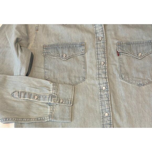 NWT Levi’s ULTIMATE WESTERN DENIM SHIRT, Light Wash, Sz. Med - Picture 6 of 7